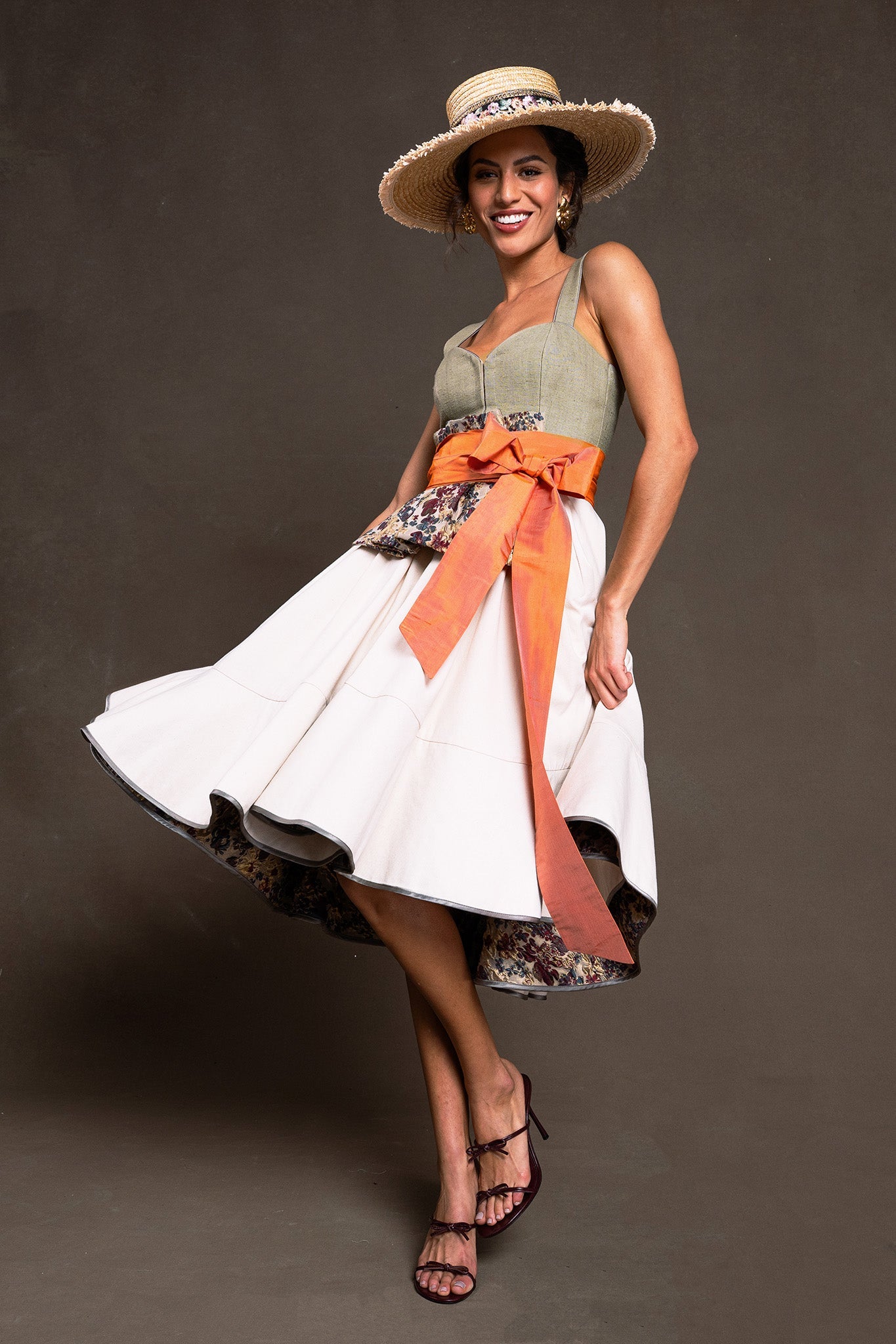 Dirndl ohne Bluse von POLICARPO, modernes blusenloses Dirndl seit 2020