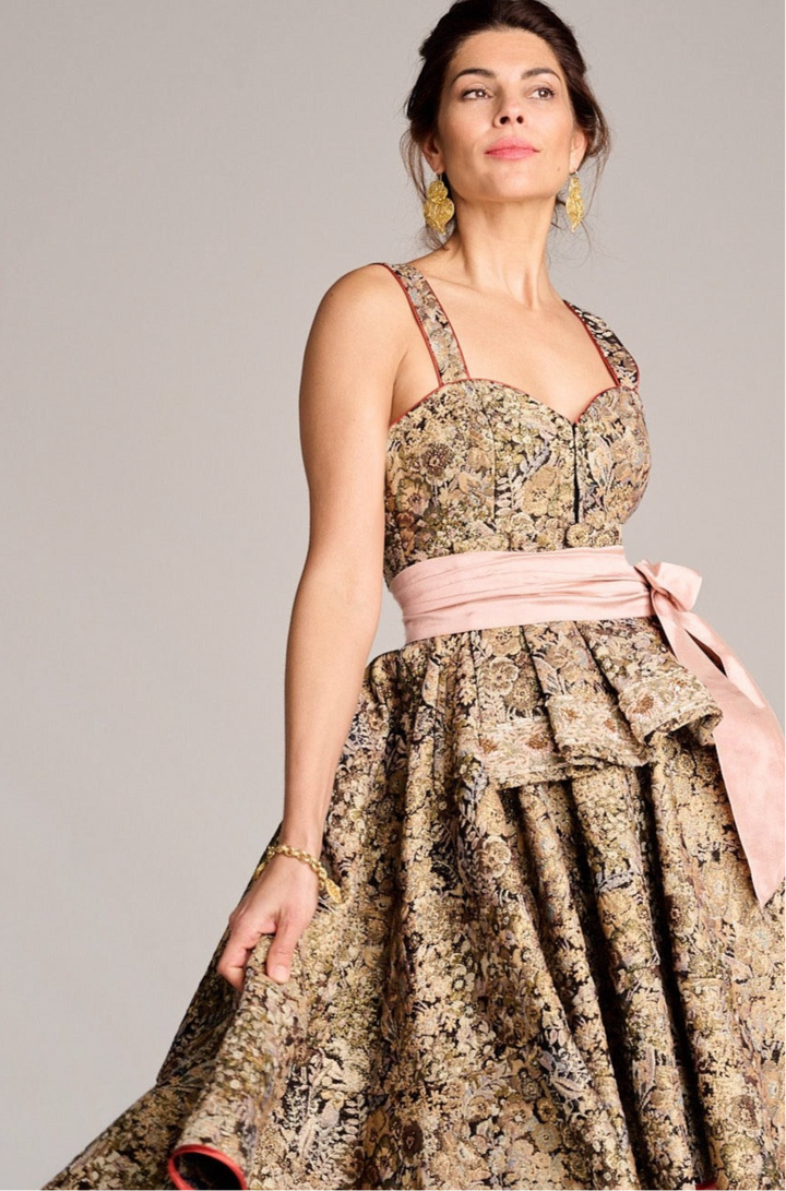 Designerdirndl in floralem Brokat - Amalia