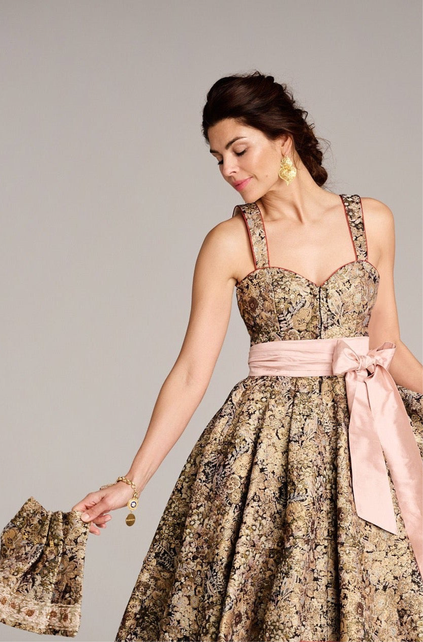 Designerdirndl in floralem Brokat - Amalia