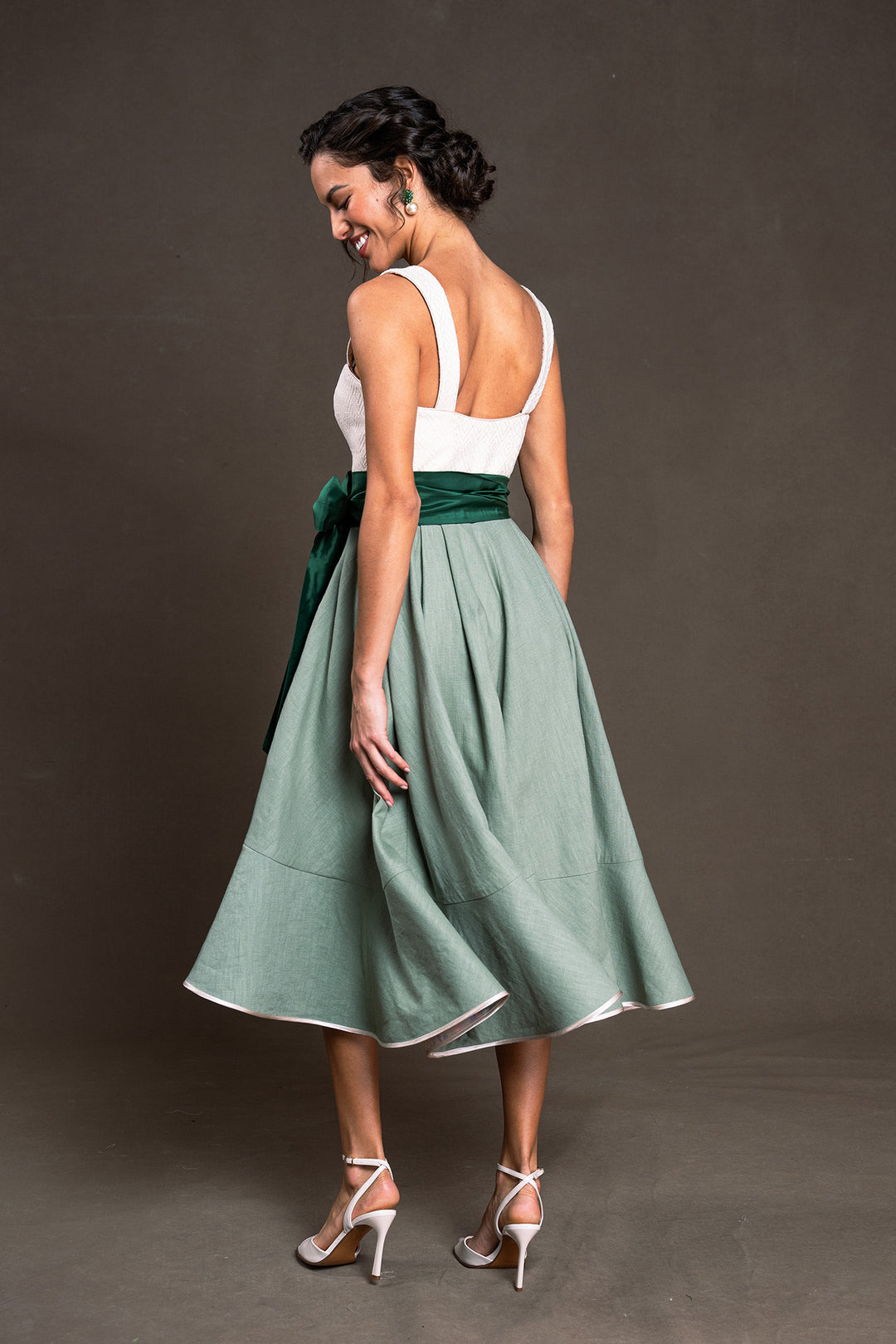 Romantisches Dirndl in salbei und creme - Valenca