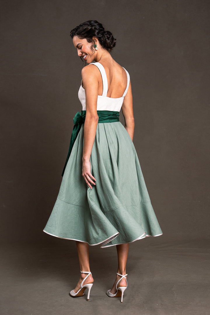 Romantisches Dirndl in salbei und creme - Valenca