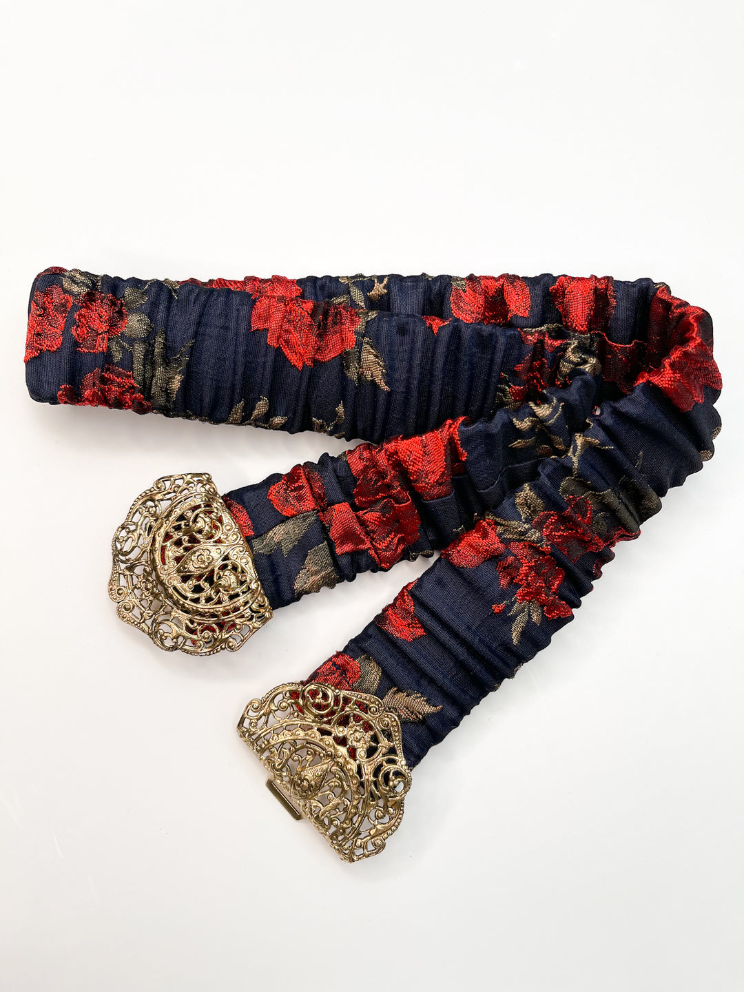 Gürtel (floraler navy-roter Jacquard) mit goldener emaillierter Filigran- Schliesse