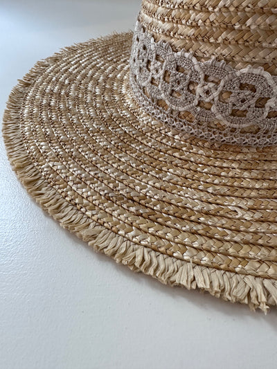 Folklore Strohhut mit Naturspitze